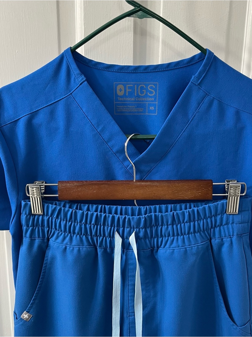 FIGS Royal Blue Scrub Set Women's XS Catarina One-Pocket Top & Zamora Joggers - Picture 2 of 9